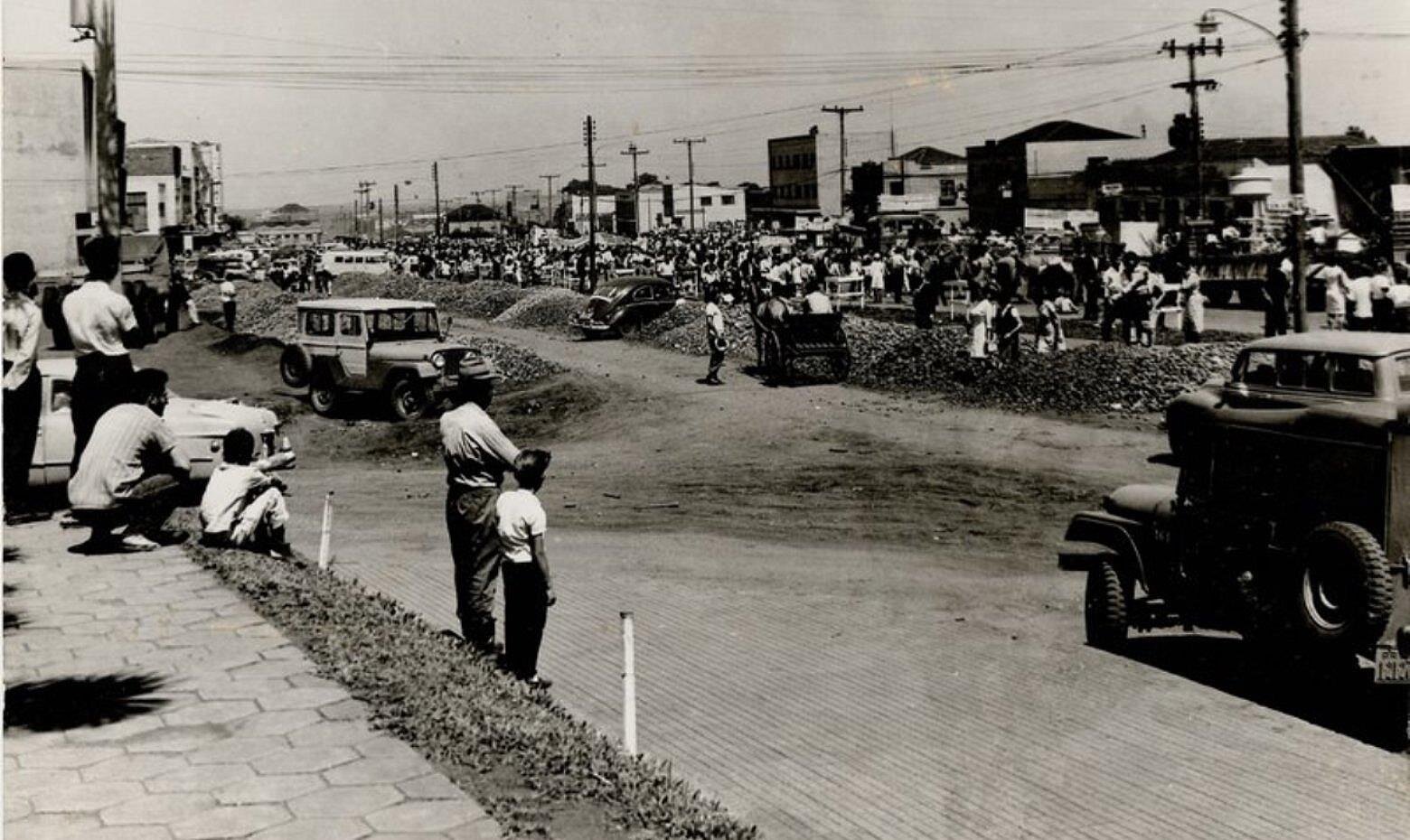 Asfaltamento da Avenida Brasil - Fim da década de 1960