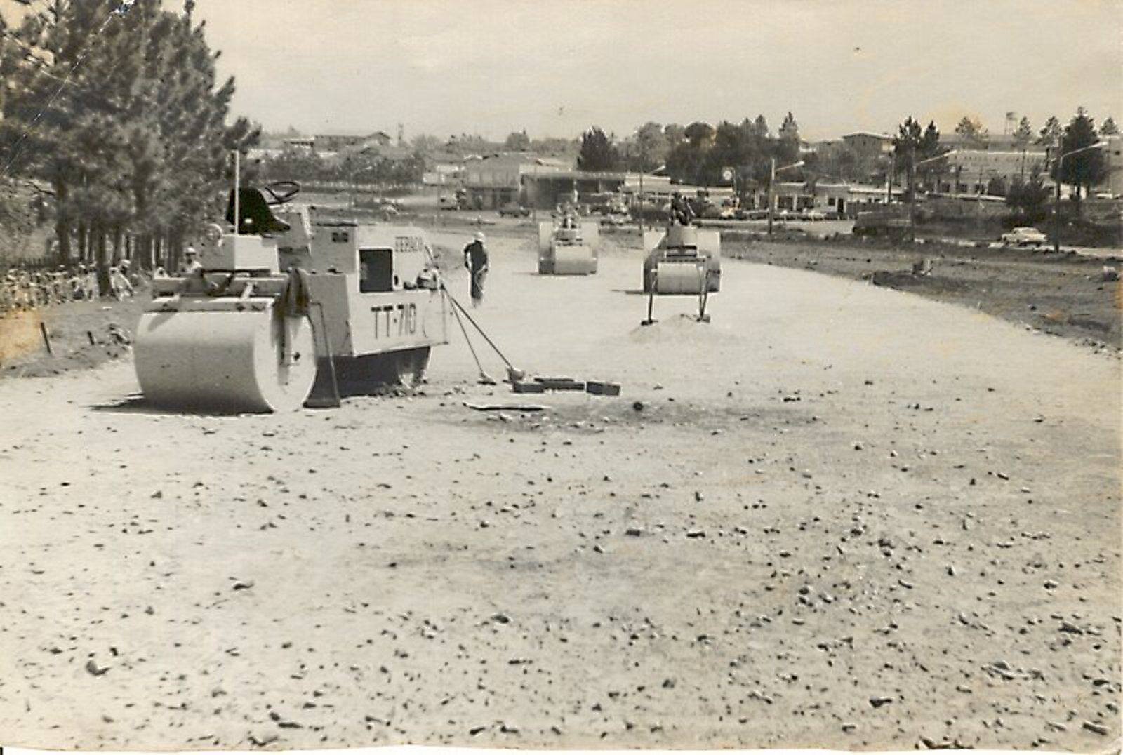 Asfaltamento da Avenida Brasil - 1976