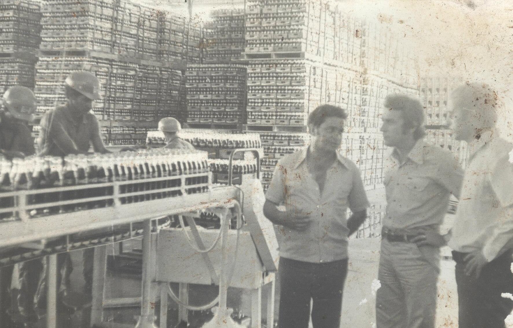Na fábrica da Coca-Cola - Década de 1970
