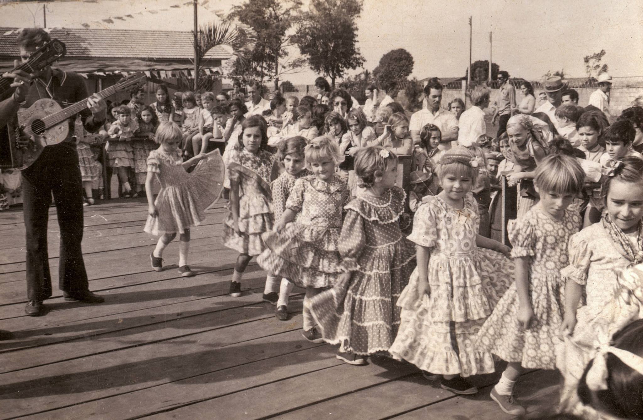 Escola Sagrada Família - 1971