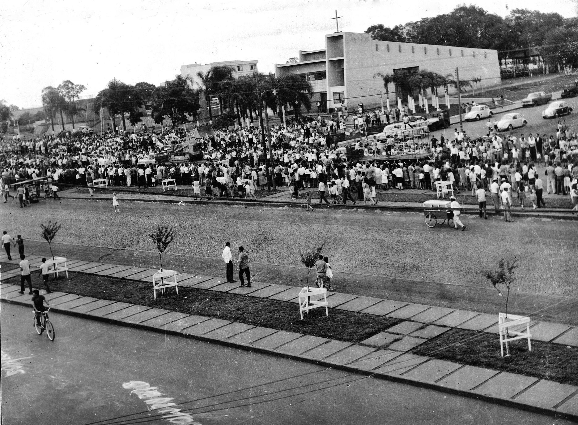 Desfile de aniversário de Cascavel - 1968