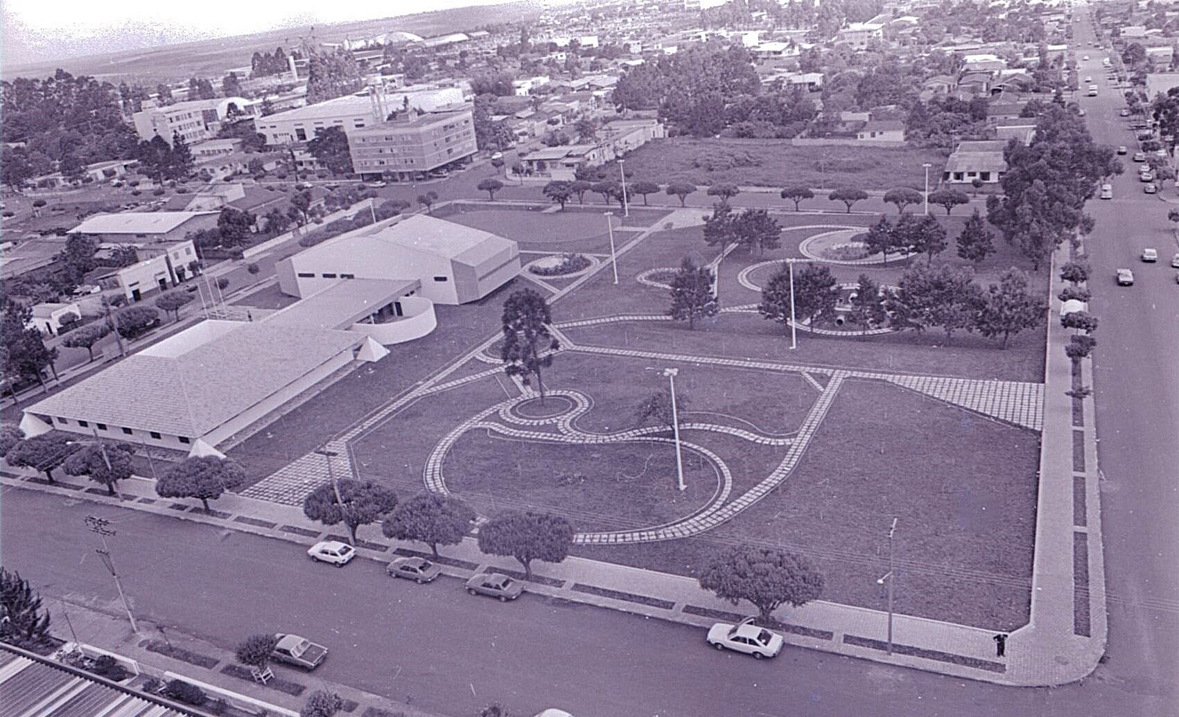 Centro Cultural Gilberto Mayer - 1982