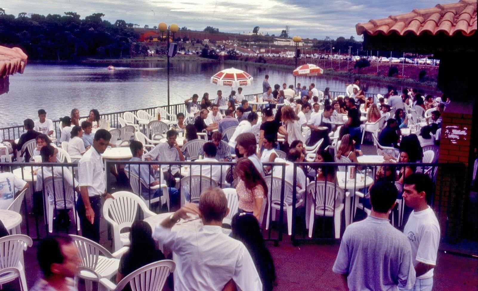 O lago lotado - Década de 1990