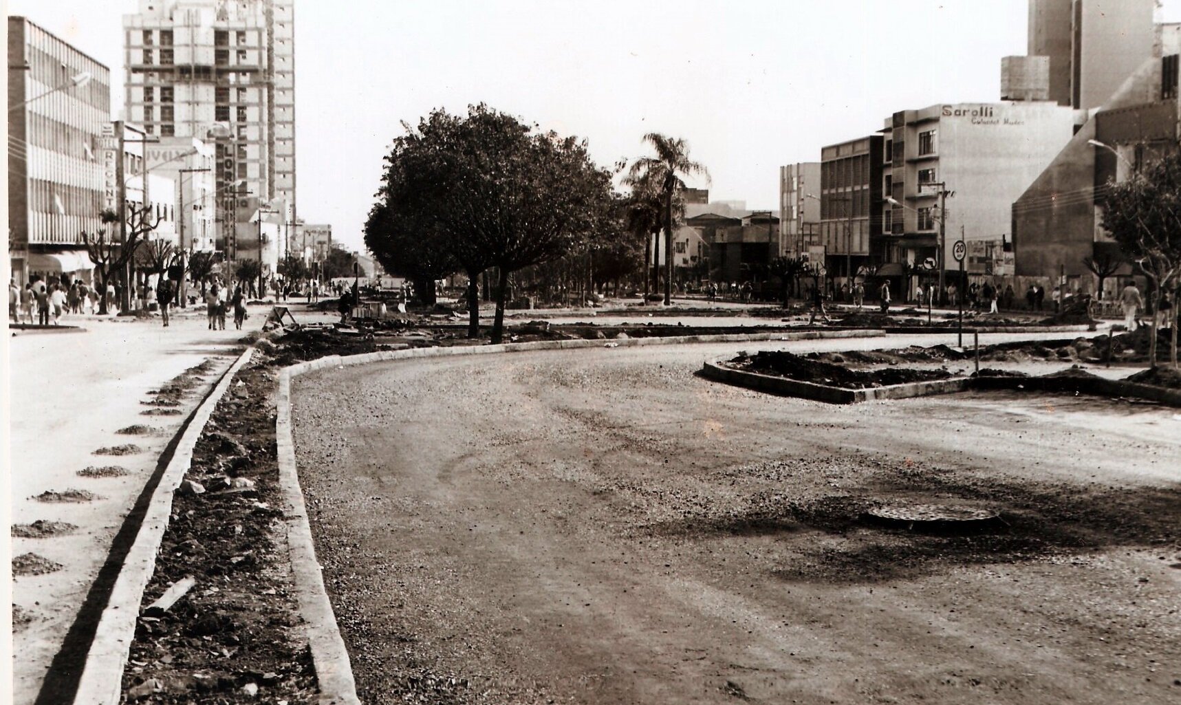 Reforma do calçadão da avenida Brasil - Década de 1980