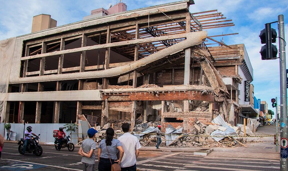 Demolição do Cine Delfim - 2019
