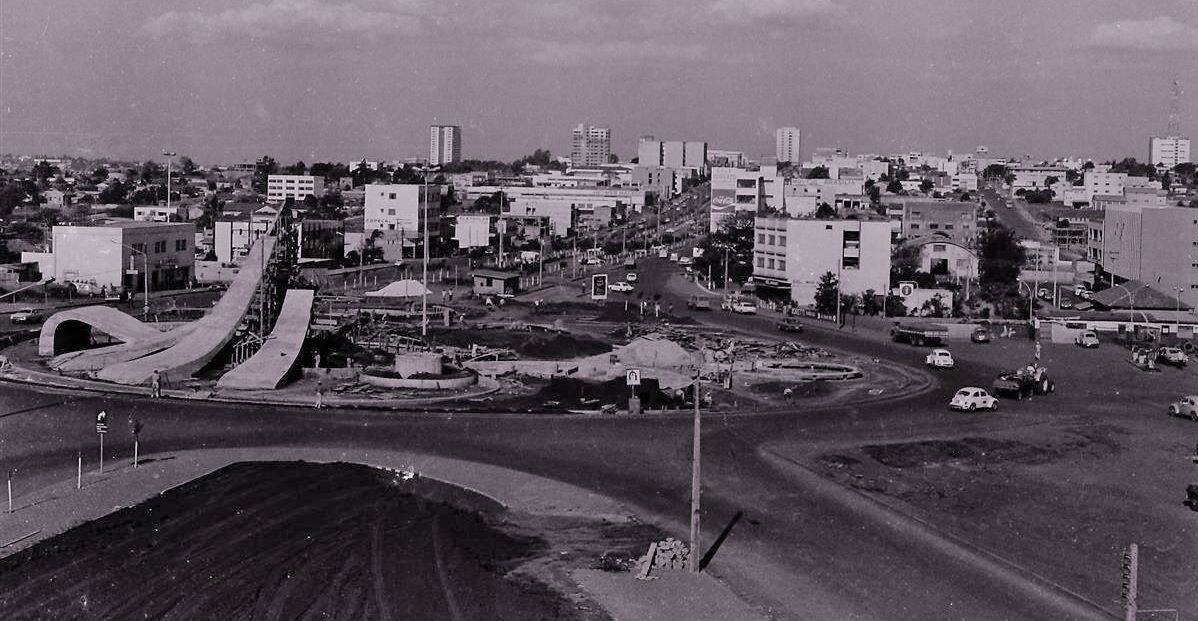 Construção da Praça do Migrante - 1977